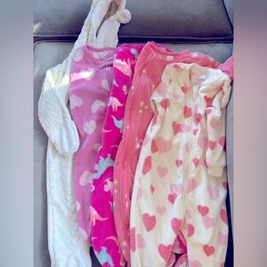 5 Fleece baby sleepers 6-9 months